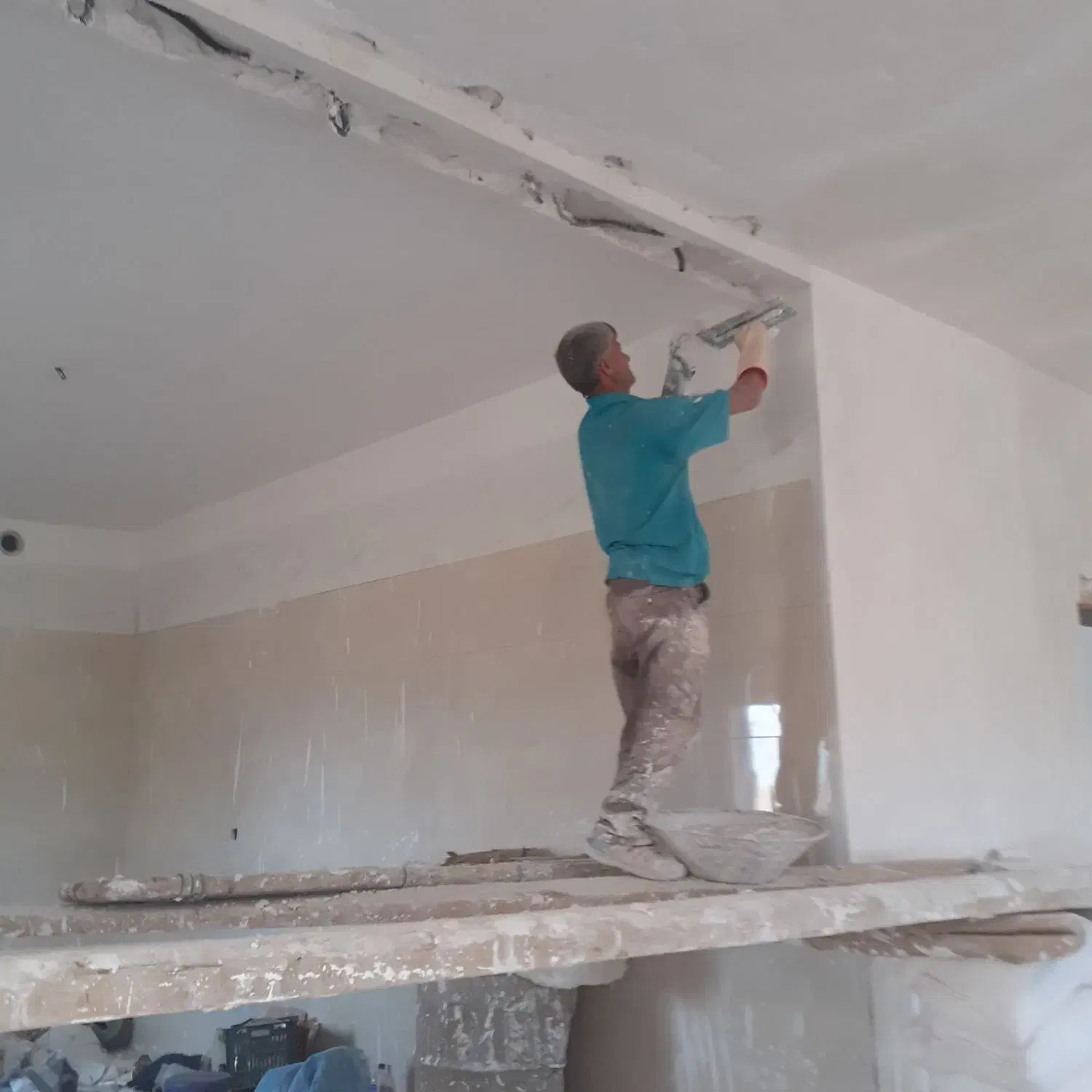 گچ کاری گچگاری سفید کاری لکه گیری|خدمات پیشه و مهارت|زنجان, |دیوار