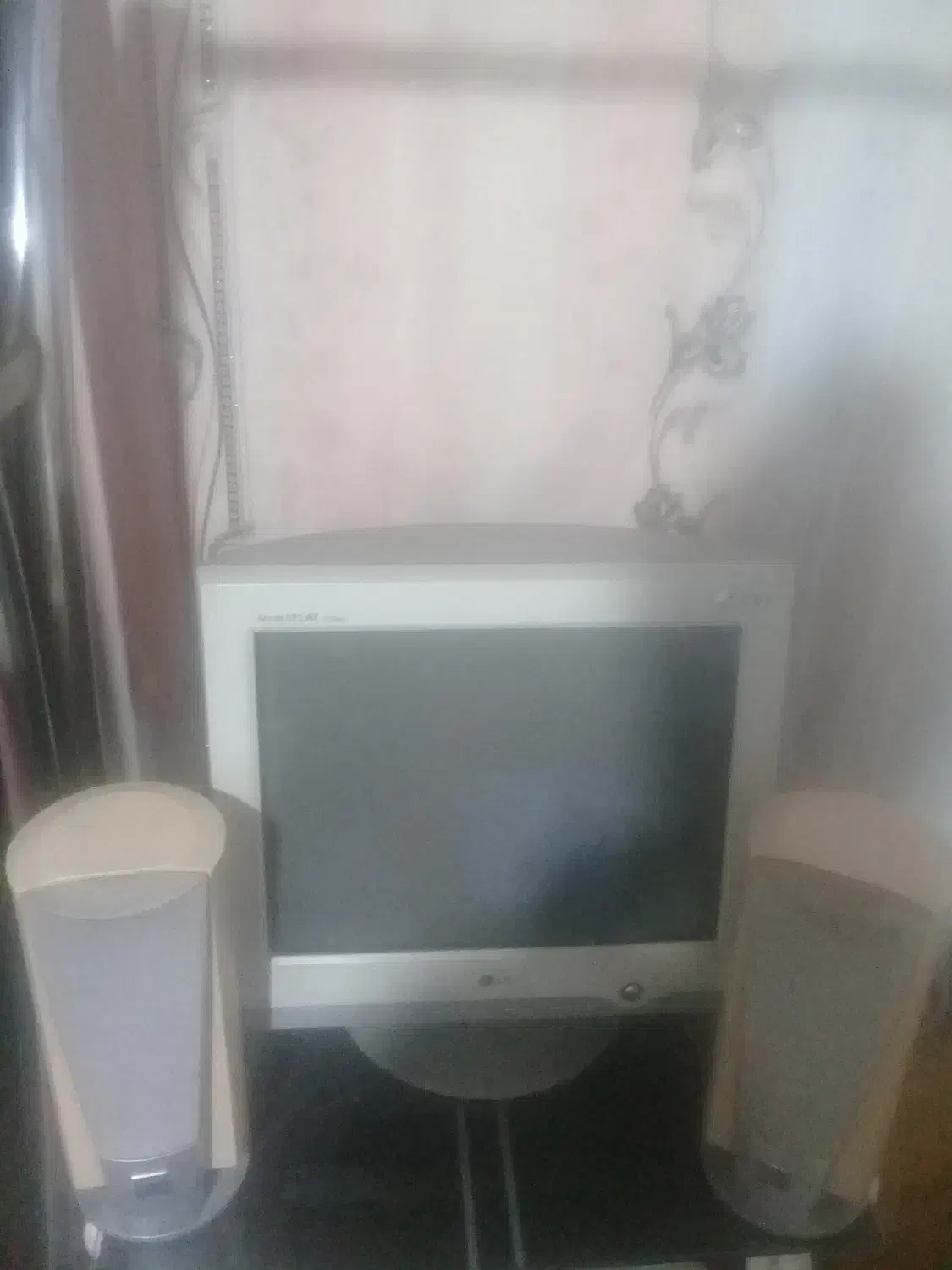 کامپیوتر فلت ال جی همراه با ۲عدد بلندگو|قطعات و لوازم جانبی رایانه|تنکابن, |دیوار