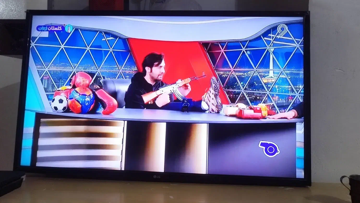 تلویزیون ال جی ۴۳ اینچ|تلویزیون و پروژکتور|ملارد, |دیوار