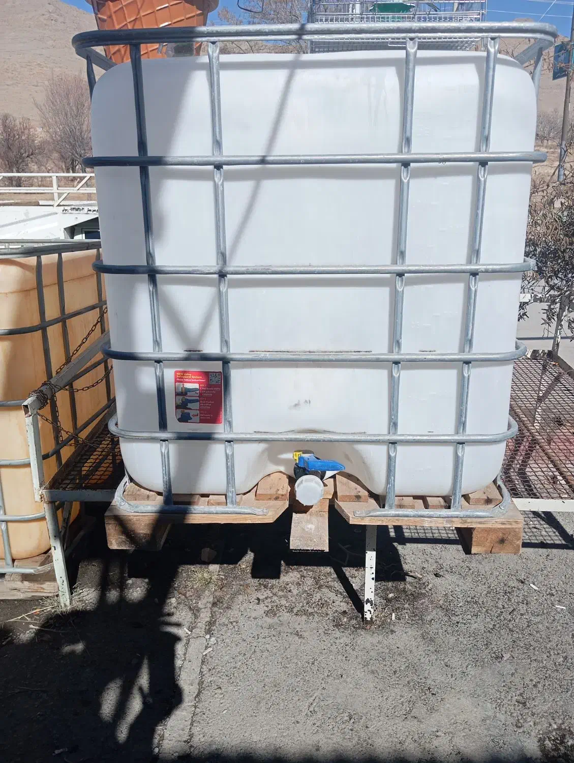 تانک هزار لیتری|ظروف نگهدارنده، پلاستیکی، یک‌بارمصرف|شهرکرد, |دیوار