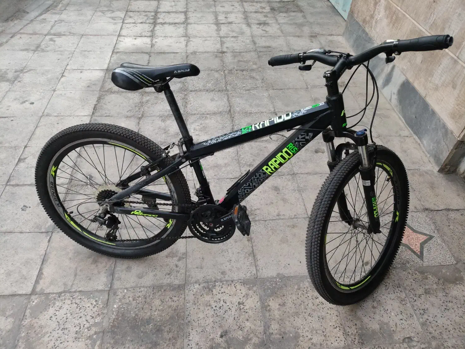 دوچرخه|دوچرخه، اسکیت، اسکوتر|قدس, شهر‌قدس|دیوار