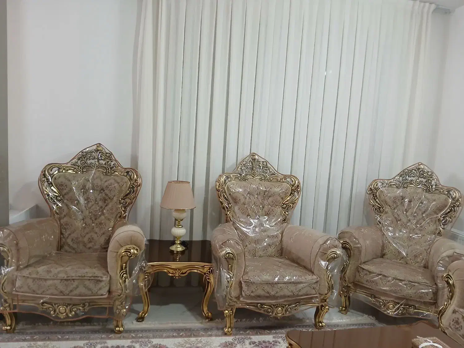 مبل سلطنتی|مبلمان خانگی و میز عسلی|سبزوار, نواب صفوی|دیوار