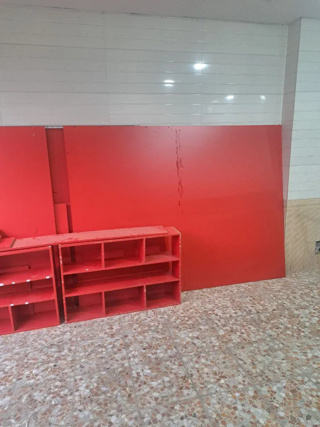 میز کامپیوتر در حد نو و ورق ام دی اف دکور|میز تحریر و کامپیوتر|صومعهسرا, |دیوار