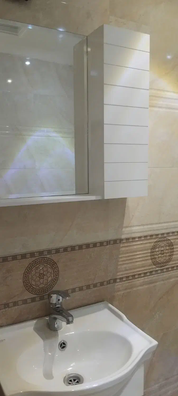 ۱۲۰ متر ، دو خوابه ، فول امکانات ، عادل و زرین