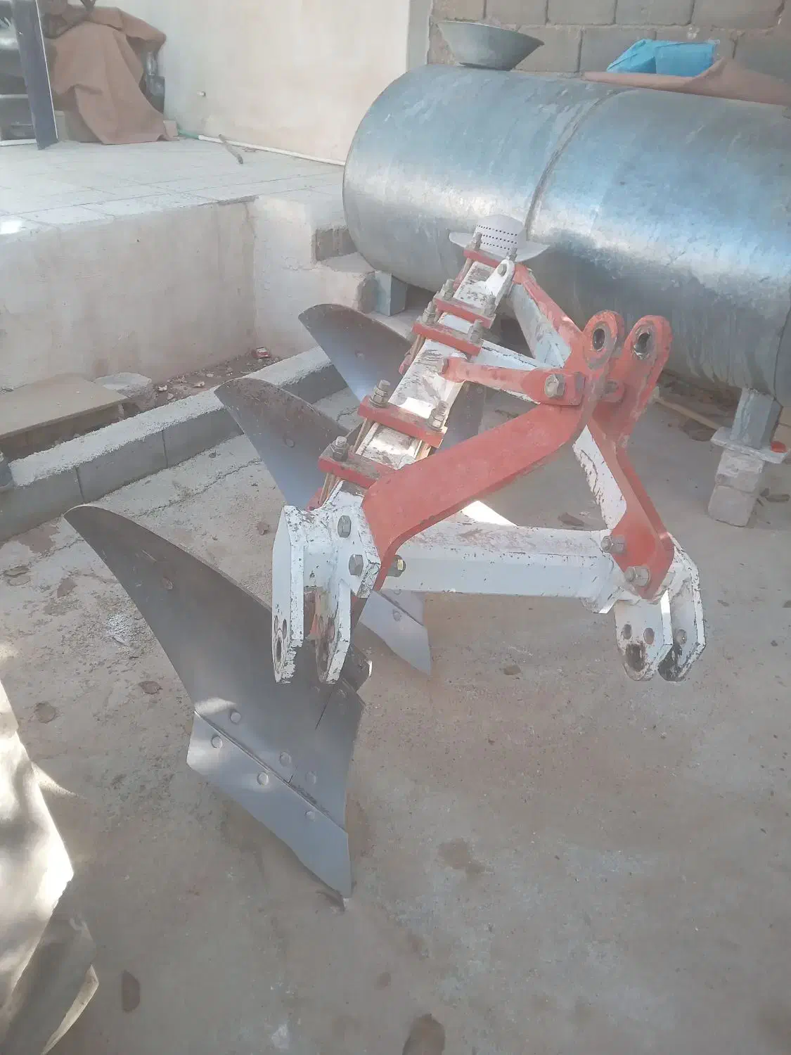 تراکتور گاوآهن سه خیش ساخت عوض الله احمدی|قطعات یدکی و لوازم جانبی|همایجان, |دیوار