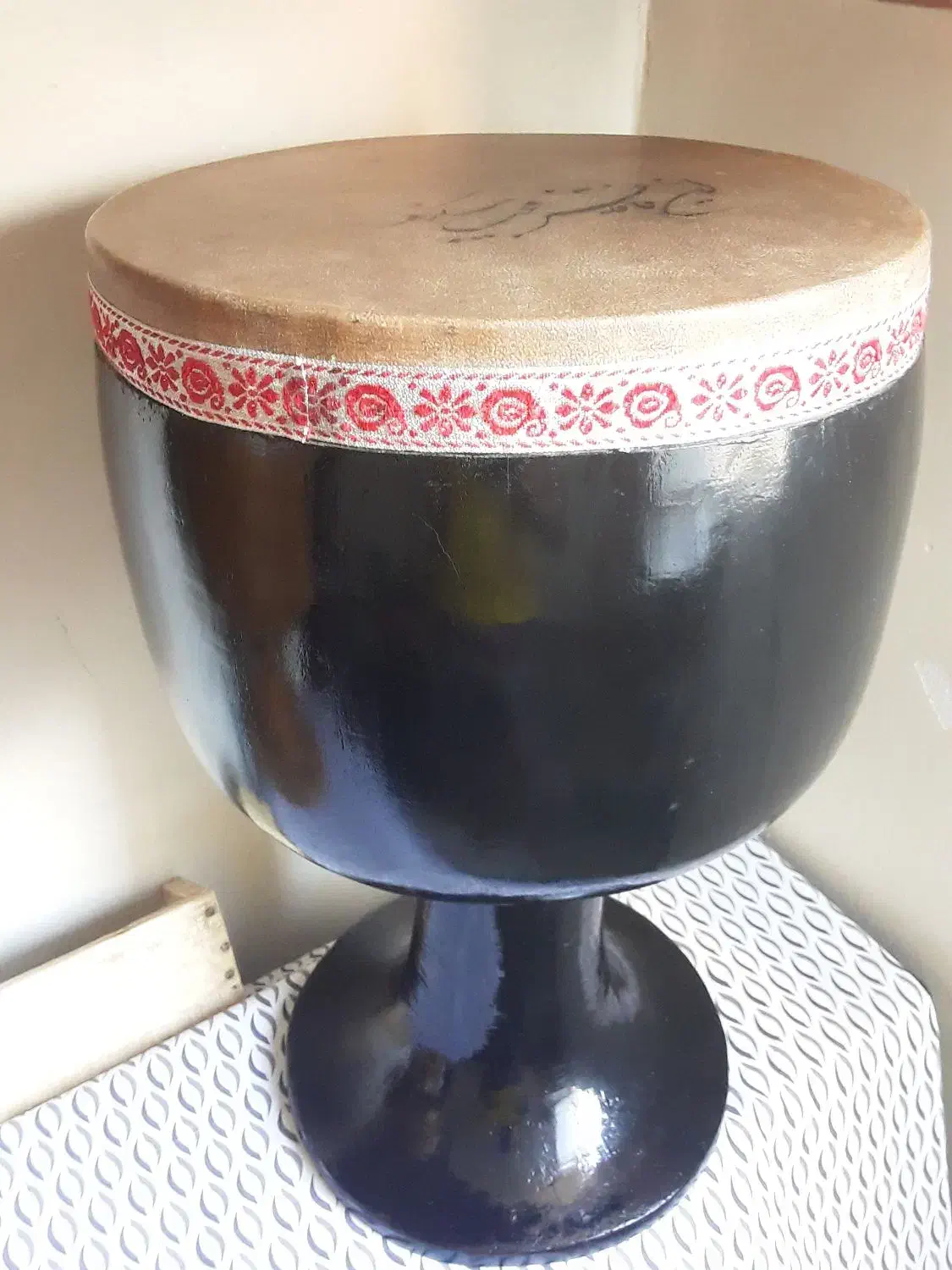 تنبک دهنه ۲۸|سازهای سنتی|الوند, |دیوار