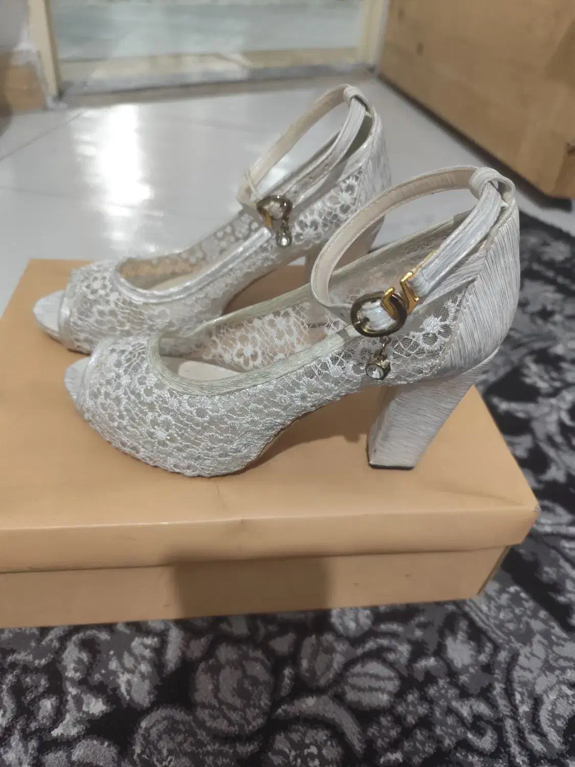 چند عدد کفش مجلسی و صندل|کیف، کفش، کمربند|فردیس, شهرک سپاه|دیوار