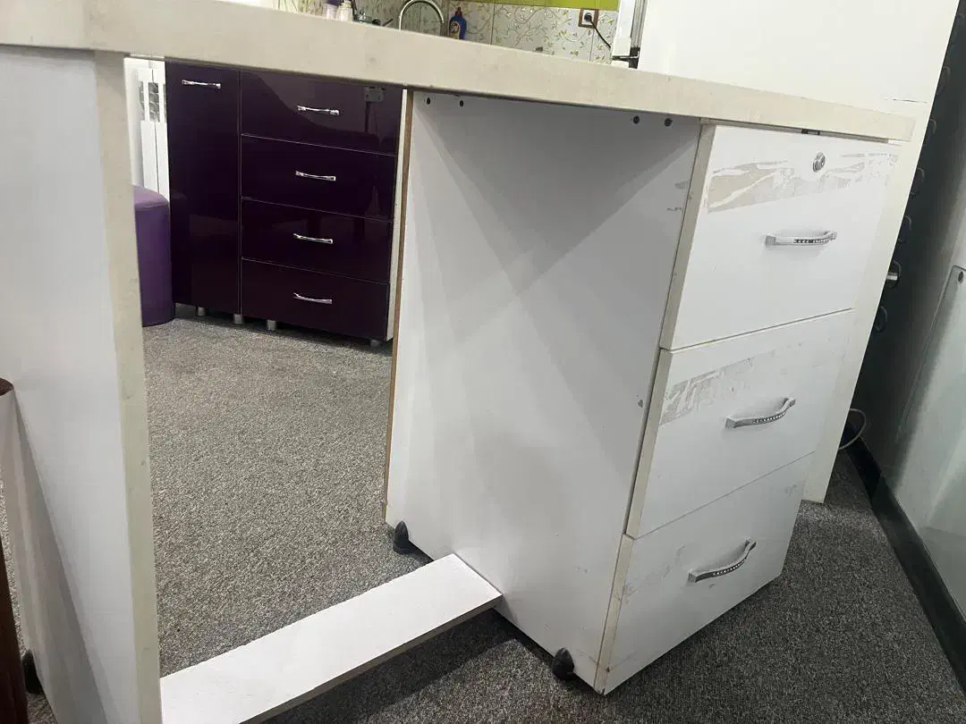 میز تحریر|میز تحریر و کامپیوتر|تهران, نیروی هوایی (پیروزی)|دیوار