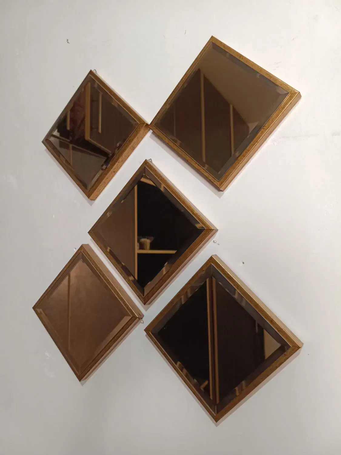 آینه|آینه|نیشابور, رحمت آباد|دیوار