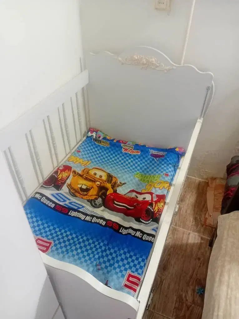 تخت خواب کودک کاملا نو نو ۳ ماه خریداری شده|تخت و سرویس خواب|رشت, تازه آباد|دیوار