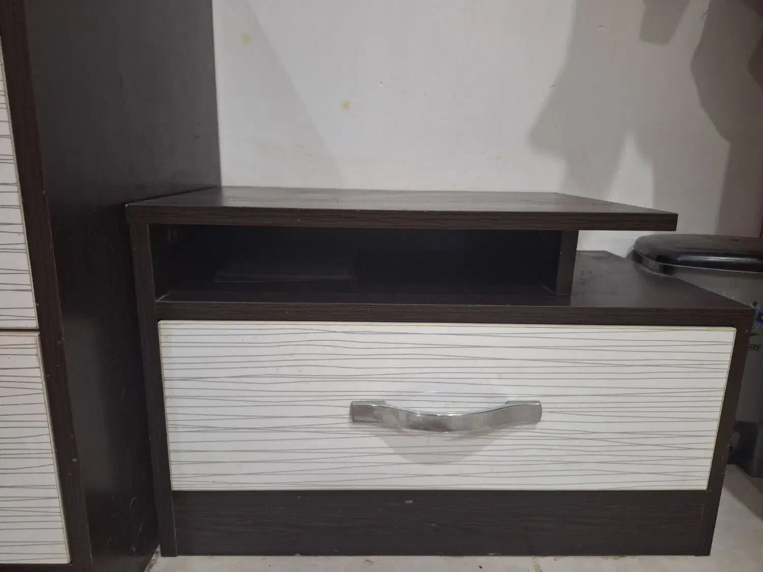 میز ارایشی|تخت و سرویس خواب|اهواز, کوی مهدیس|دیوار