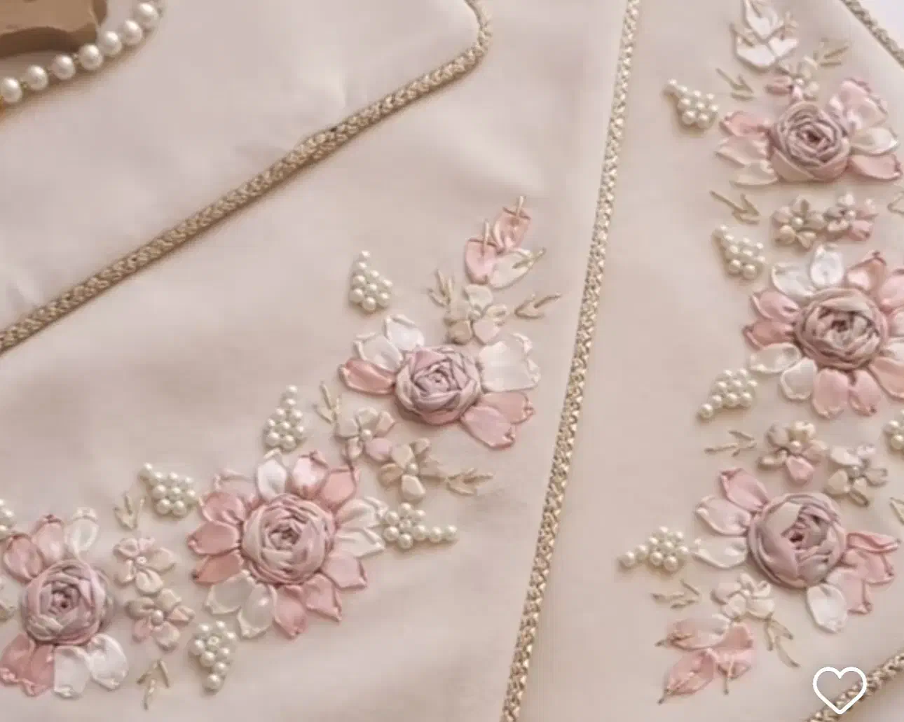 استخدام هنرمند رباندوز و گلدوزی ماهر (خانم)|استخدام هنری و رسانه|مشهد, رضاشهر|دیوار