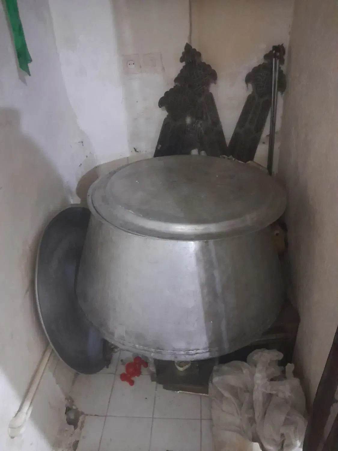 دیگ|ظروف پخت‌وپز|کرج, برغان|دیوار