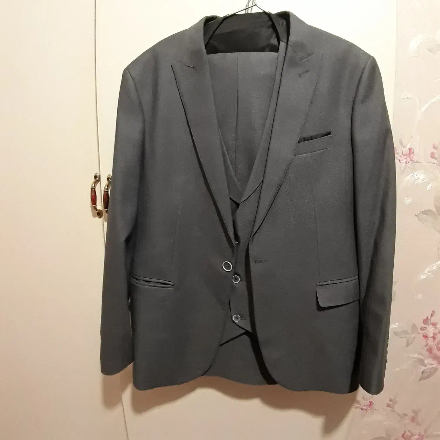 کت وشلوارمردانه|لباس|ری, دیلمان|دیوار