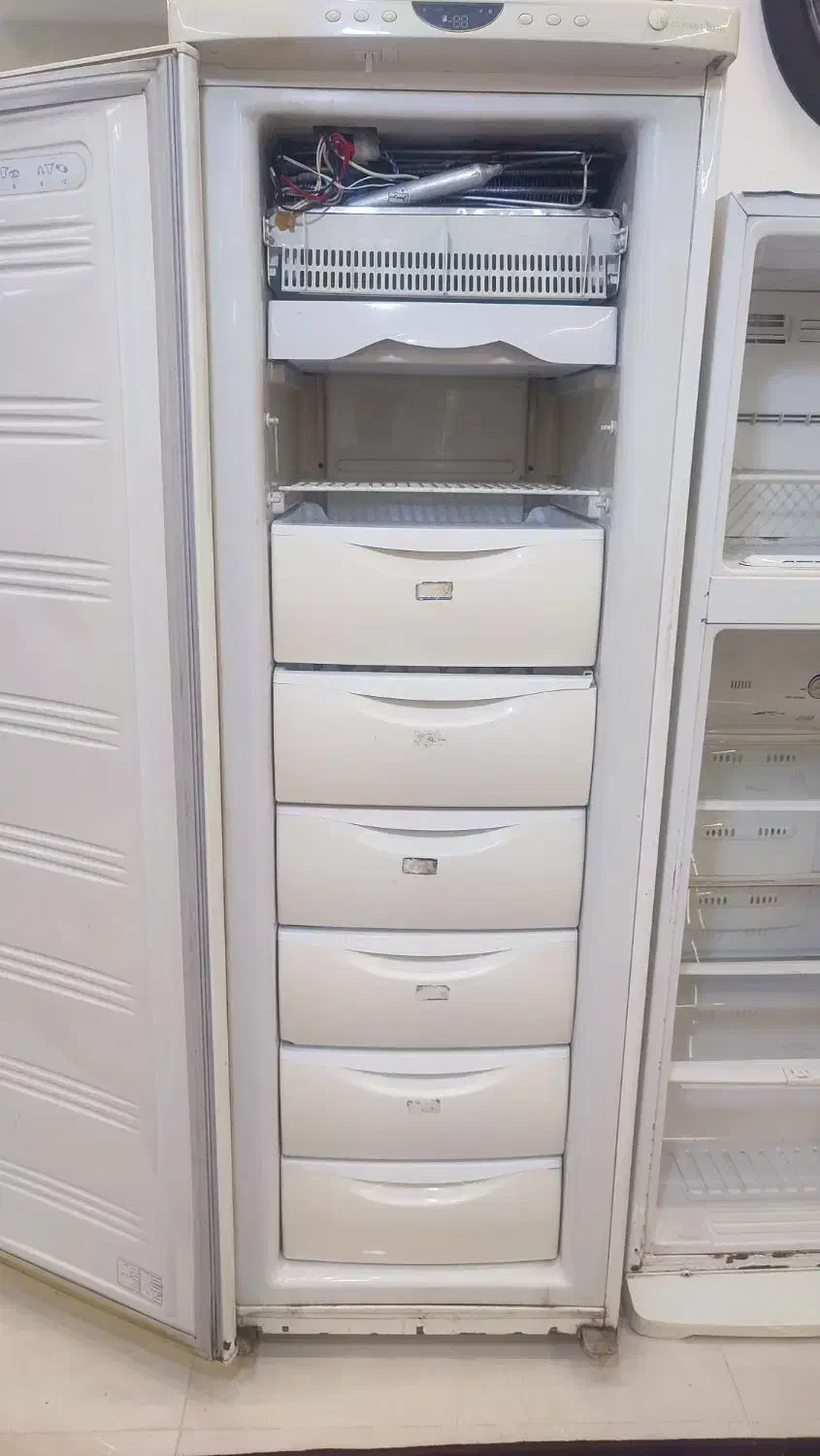 تمام فریزر.|یخچال و فریزر|قرق, |دیوار