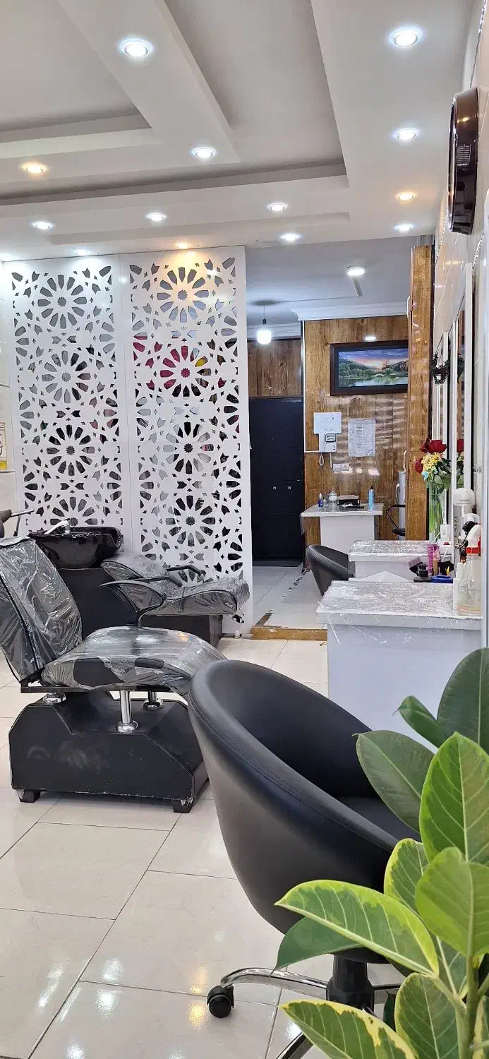 اجاره میز ناخن و تخت|خدمات آرایشگری و زیبایی|صدرا-فارس, فاز ۱|دیوار