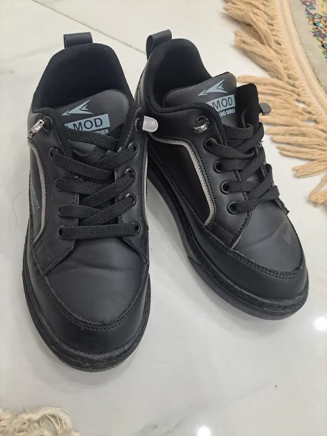 کتونی|کیف، کفش، کمربند|چهارباغ, |دیوار