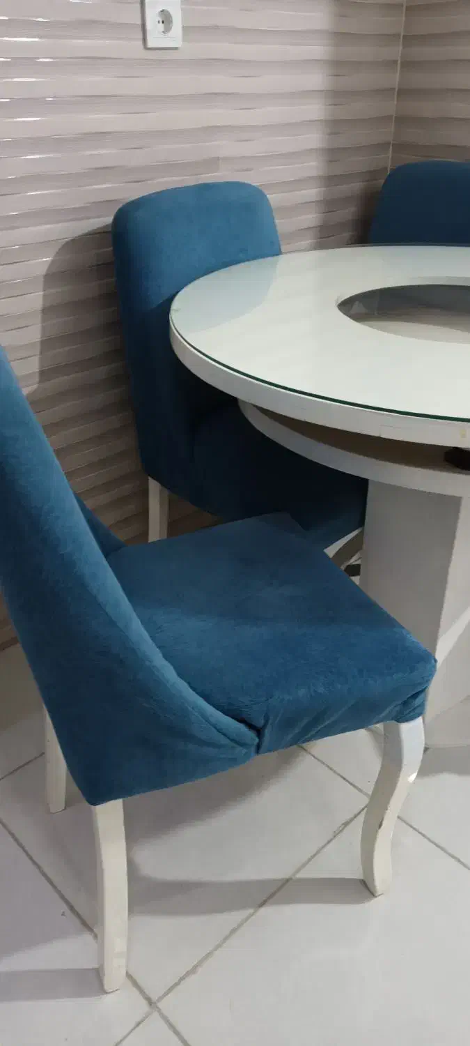 میزغذاخوری ۴نفره فقط میز|میز و صندلی غذاخوری|رشت, جهاد|دیوار