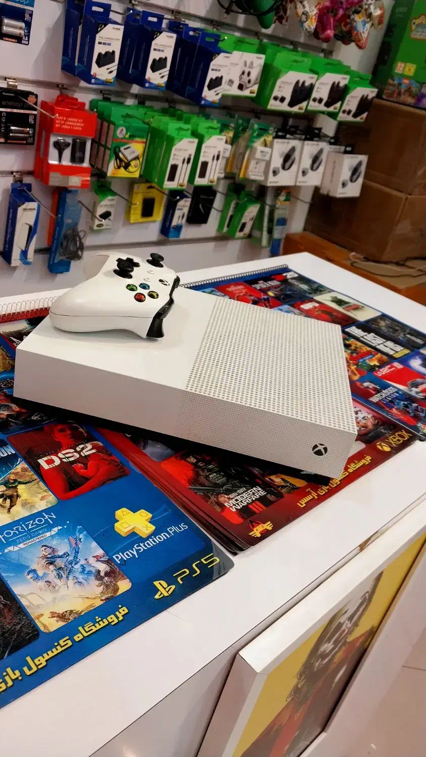 کنسول بازی Xbox one s|کنسول، بازی ویدئویی و آنلاین|اصفهان, خانه اصفهان|دیوار