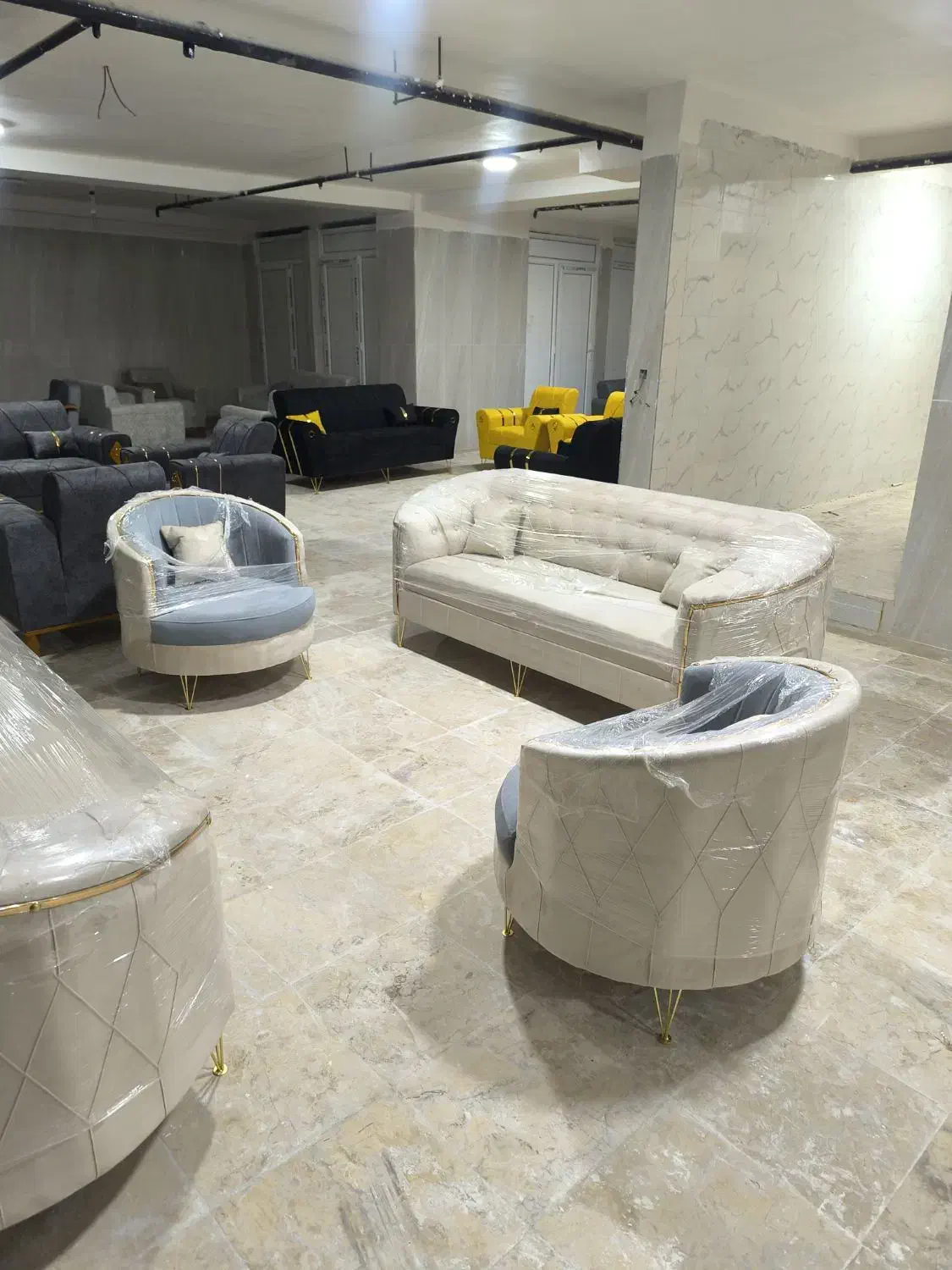 مبل هشت نفره مدل صدفی+ میز جلو مبلی هدیه|مبلمان خانگی و میز عسلی|چابهار, |دیوار