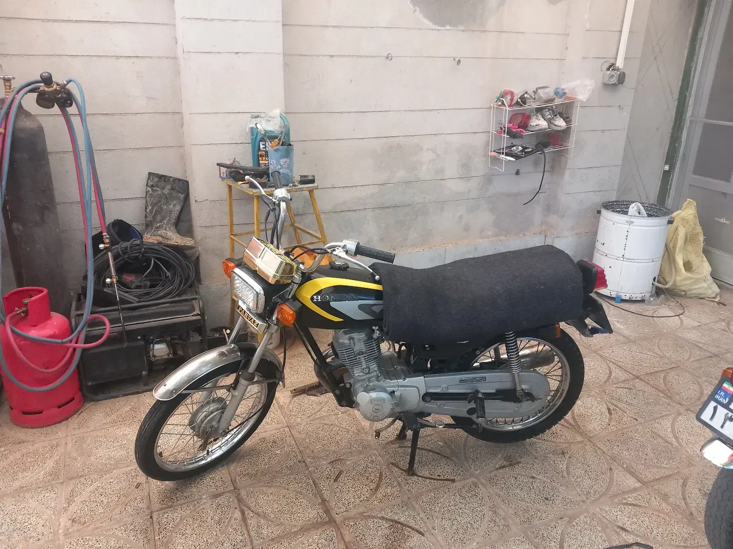 موتور 200|موتورسیکلت|اصفهان, درب کوشک|دیوار