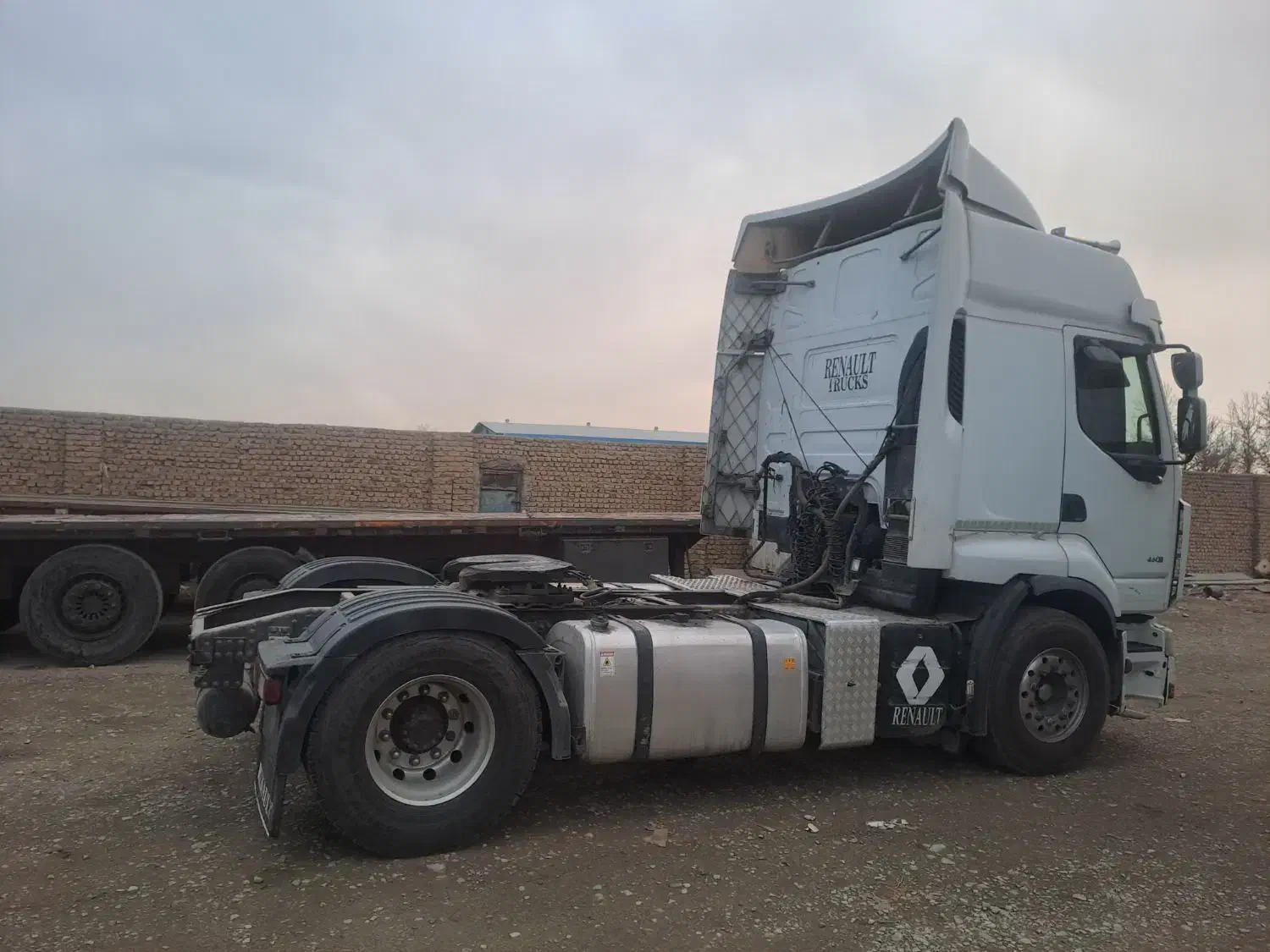 رنو ۴۶۰مدل ۲۰۱۳|خودرو سنگین|هشتگرد, شهرک گلها|دیوار