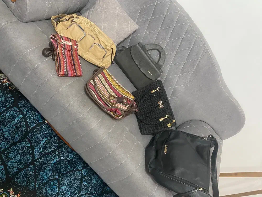 لباس مجلسی وکیف|لباس|قائن, |دیوار