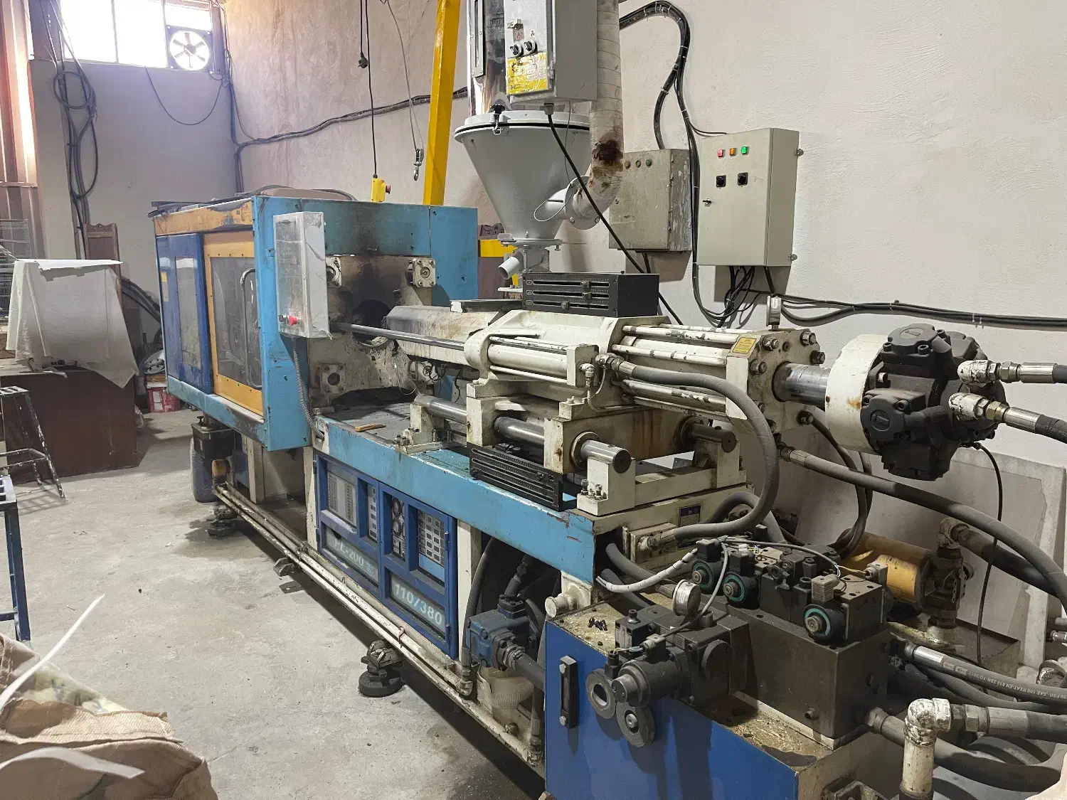 دستگاه تزریق ۱۱۰ تن پولاد|ماشین‌آلات صنعتی|الوند, |دیوار