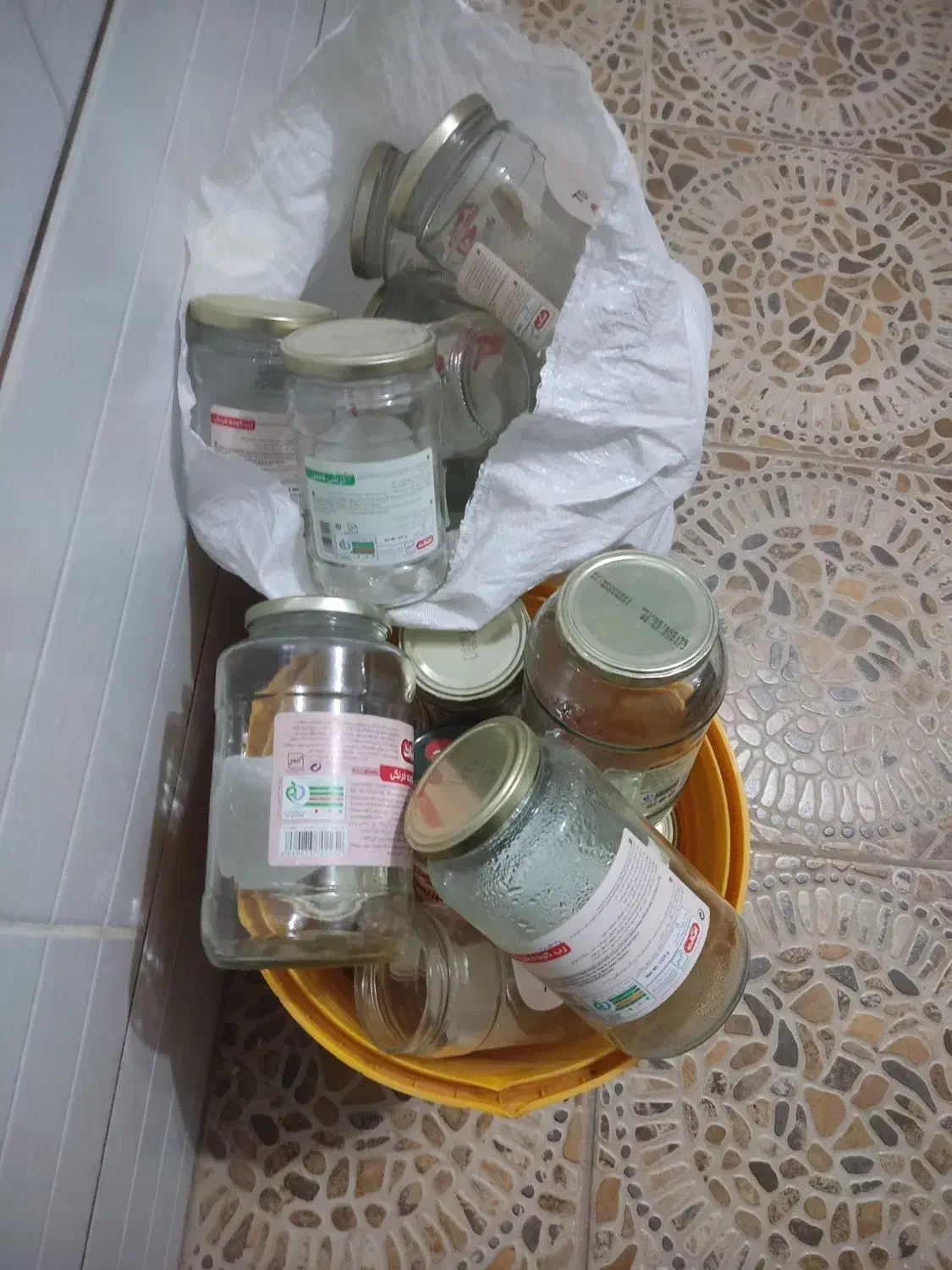 فروش شیشه برای رب وترشی|ظروف نگهدارنده، پلاستیکی، یکبارمصرف|فولادشهر, زاینده رود|دیوار