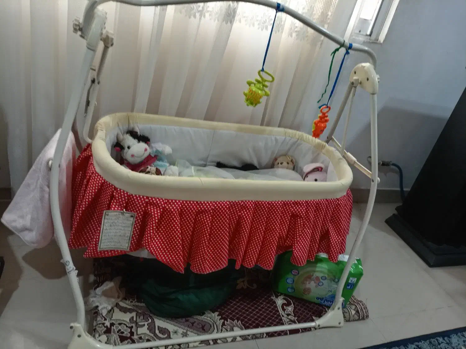 تخت و ننو کنار مادر|اسباب و اثاث بچه|رشت, آب آسیاب|دیوار