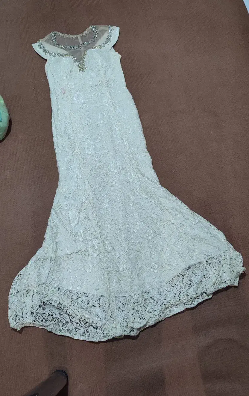 لباس مجلسی سفید|لباس|هشتگرد, شهرک راه آهن|دیوار