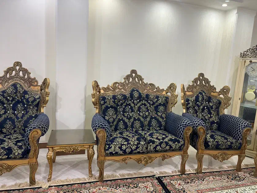 مبل سلطنتی۹نفره همراه میز عسلی|مبلمان خانگی و میز عسلی|بندرعباس, |دیوار