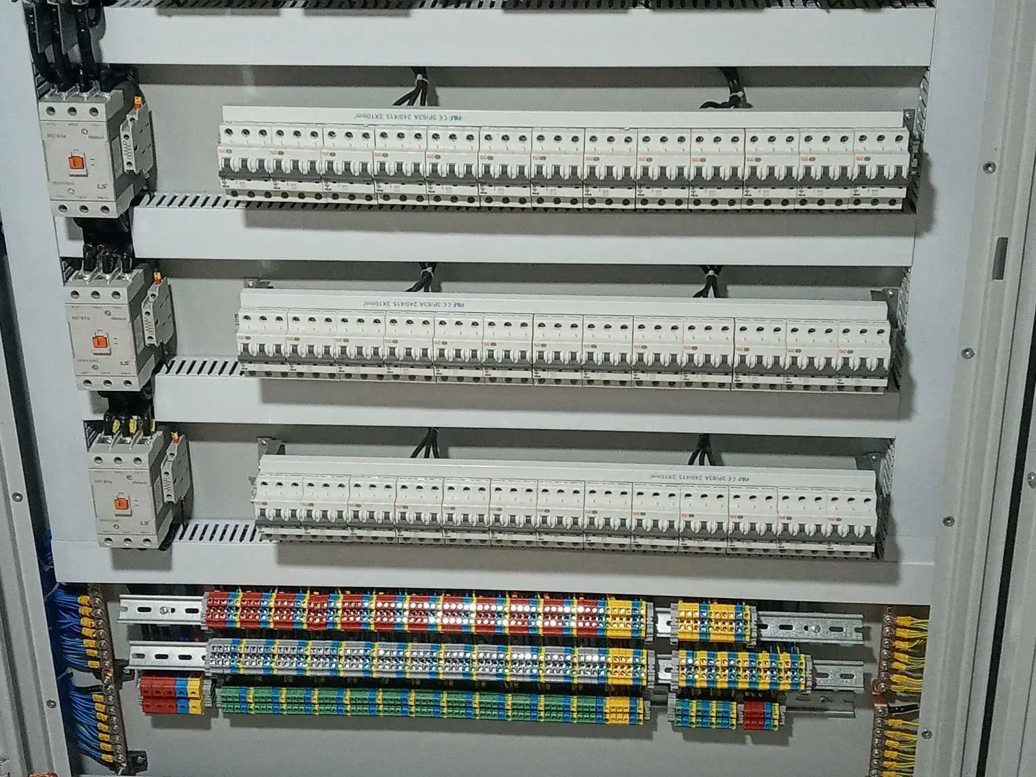 برق کشی ساختمان ودوربین ودزدگیر|خدمات پیشه و مهارت|خمینی‌شهر, |دیوار