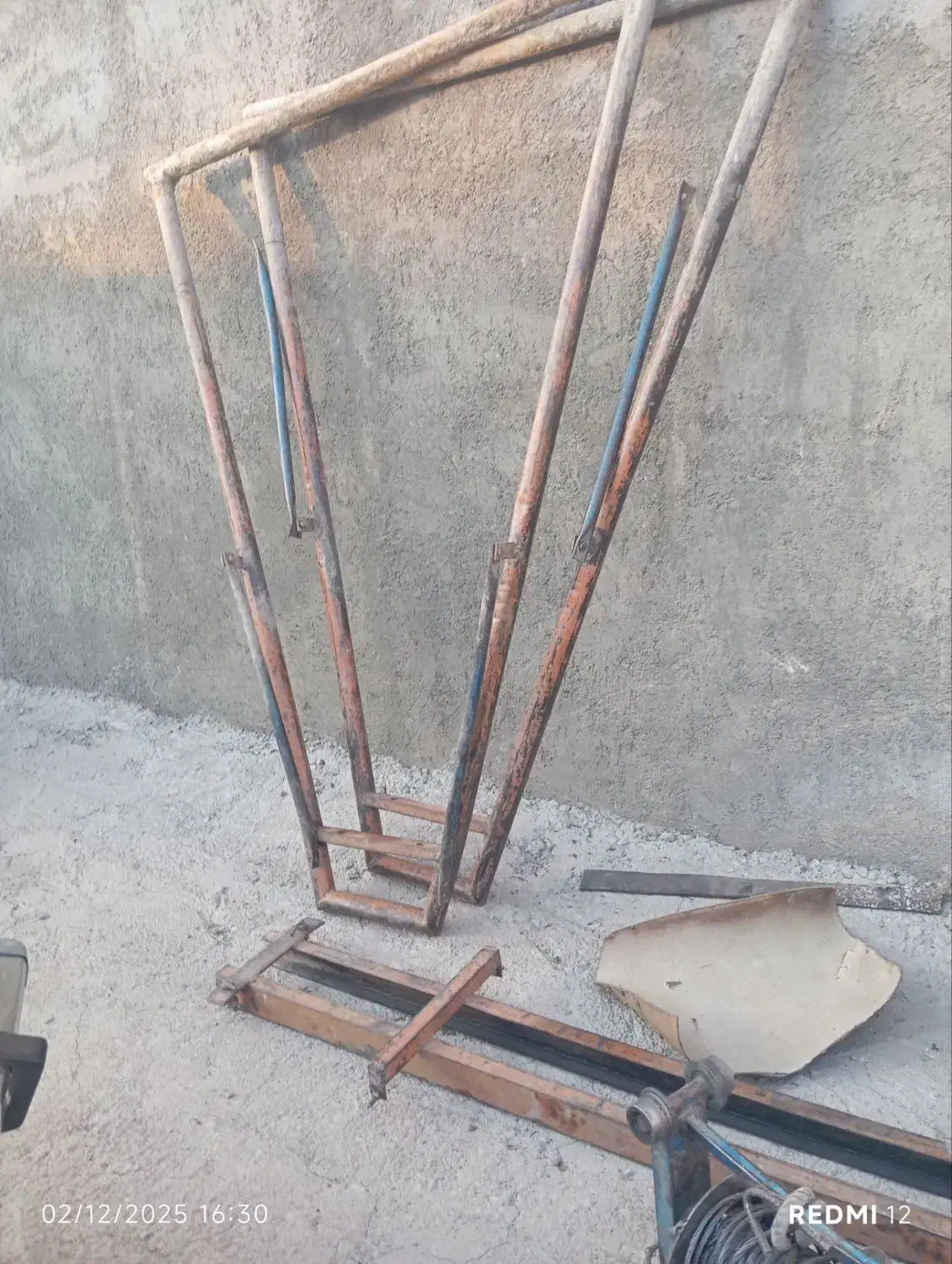 یک عدد دستگاه بالابر ساختمانی|مصالح و تجهیزات ساختمان|میانه, |دیوار