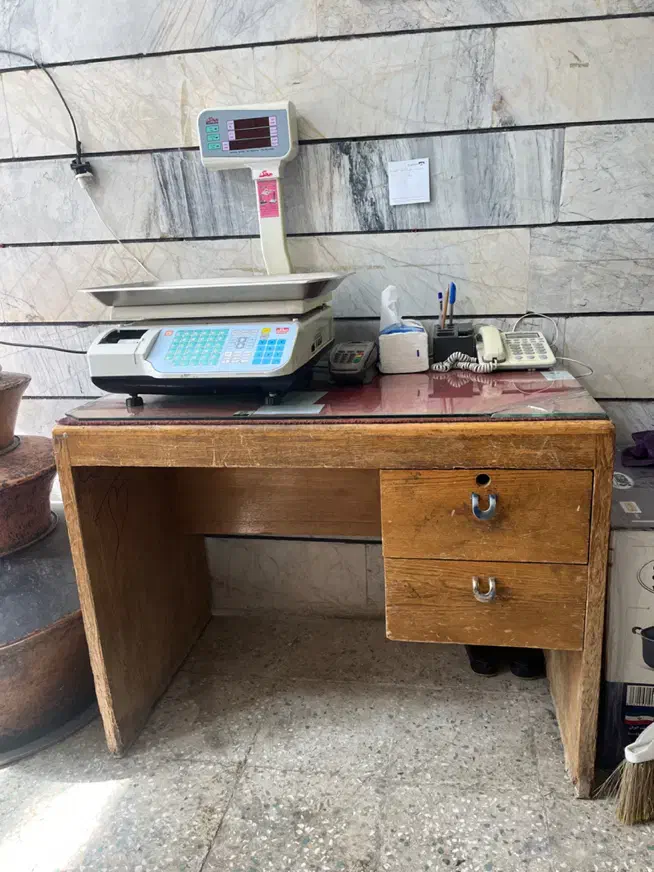 میز چوبی تحریر|میز تحریر و کامپیوتر|الیگودرز, |دیوار