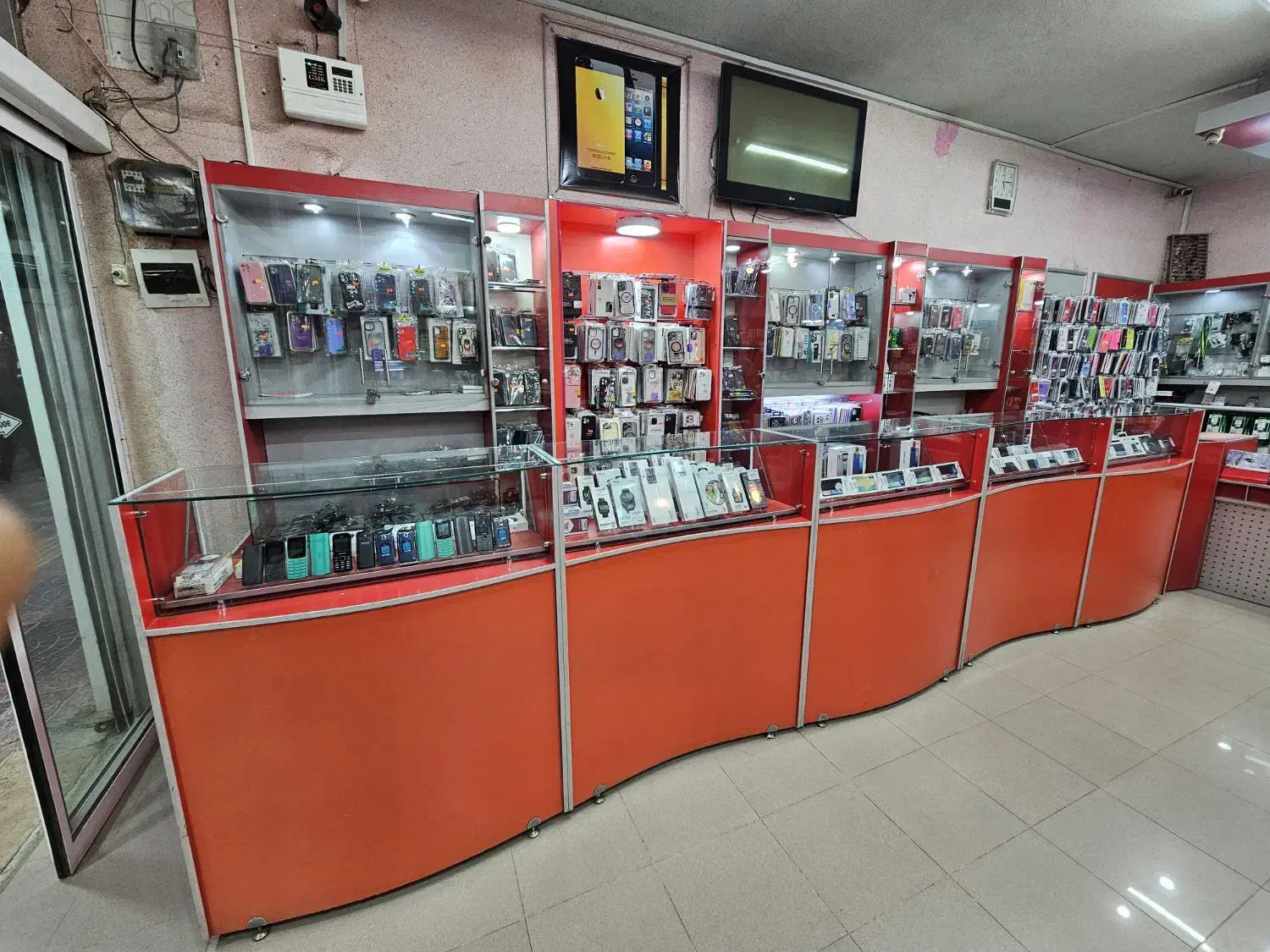 ویترین مغازه تخفیفم داده میشود|فروشگاه و مغازه|رفسنجان, |دیوار