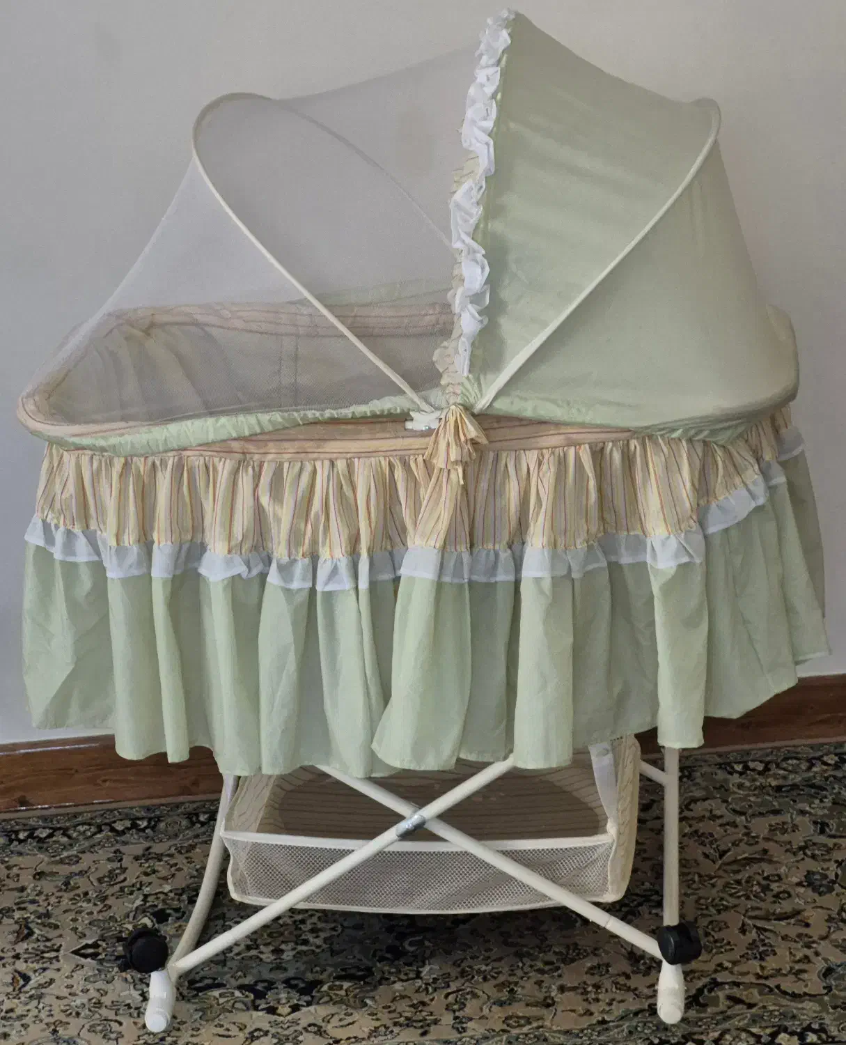 گهواره با ارتفاع قابل تنظیم و راکینگ|اسباب و اثاث بچه|مشهد, احمدآباد|دیوار