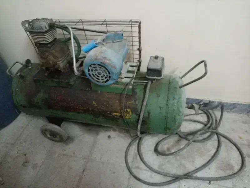 کمپرسور بزرگ|ابزارآلات|خور (فارس), |دیوار