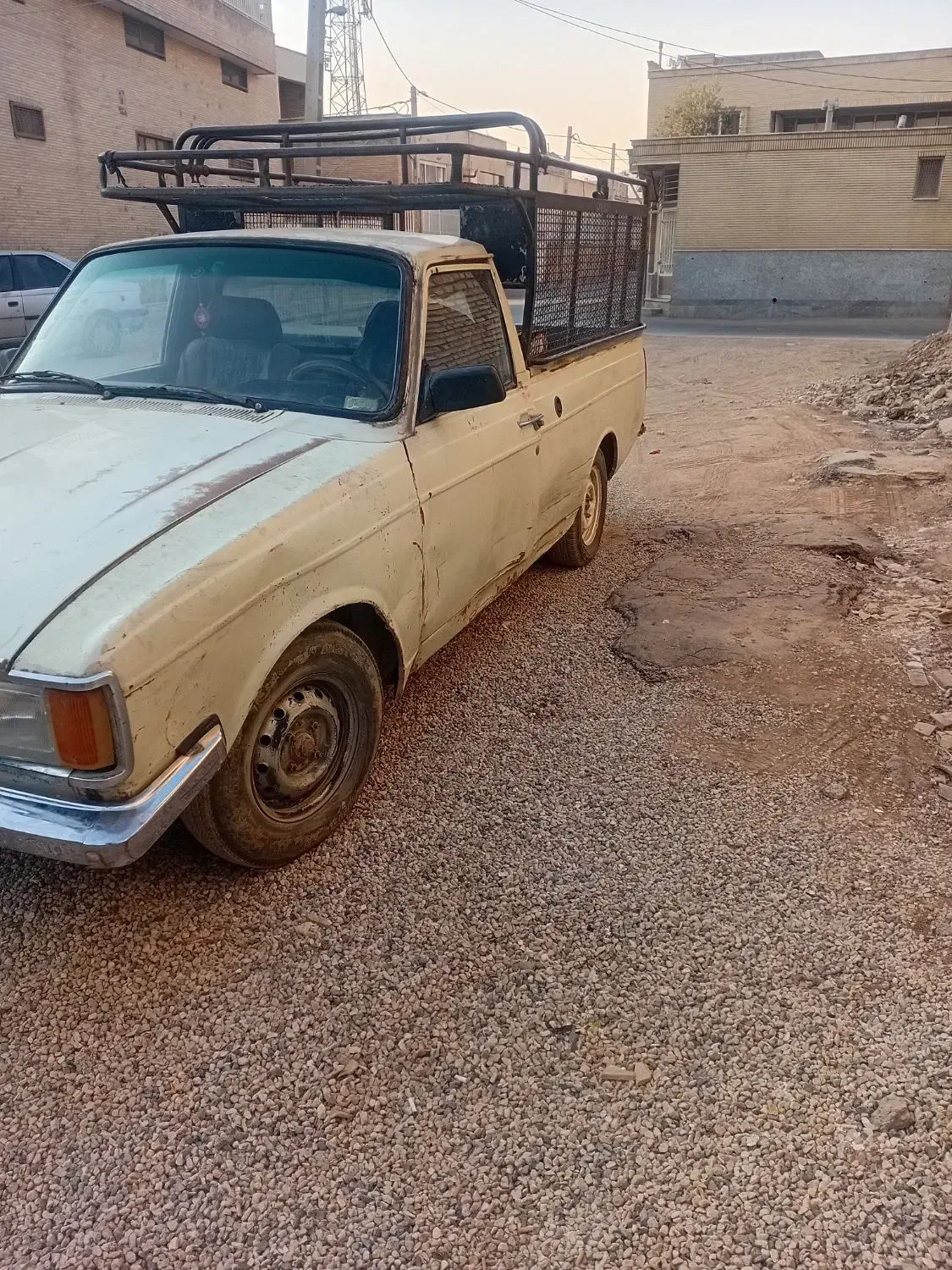 وانت پیکان مدل ۸۱ سفید|خودرو سواری و وانت|خمینیشهر, |دیوار