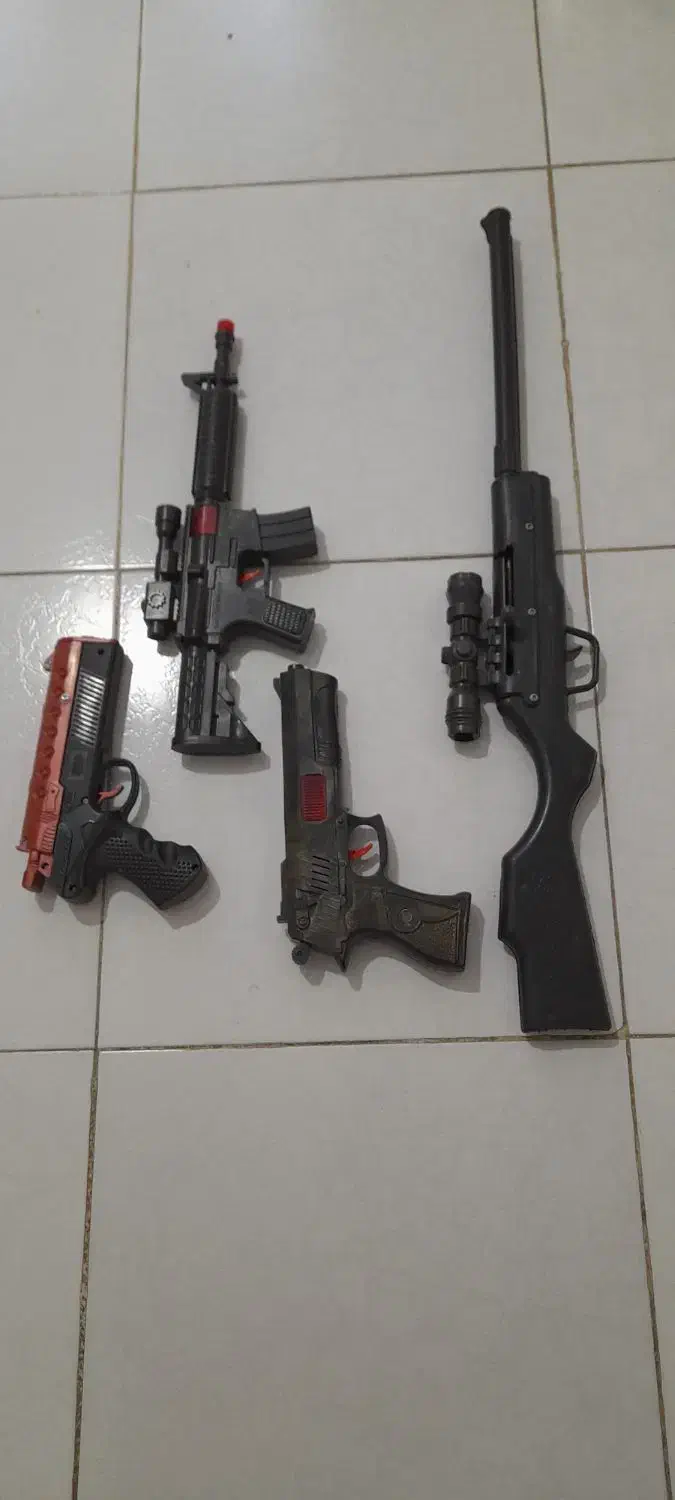 اسلحه‌ی اسباب بازی|اسباب‌‌بازی|دیواندره, |دیوار