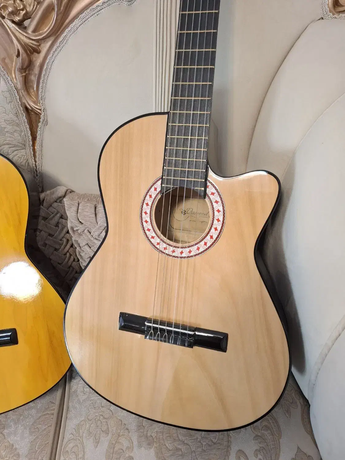 گیتار|گیتار، بیس، امپلیفایر|اهر, |دیوار