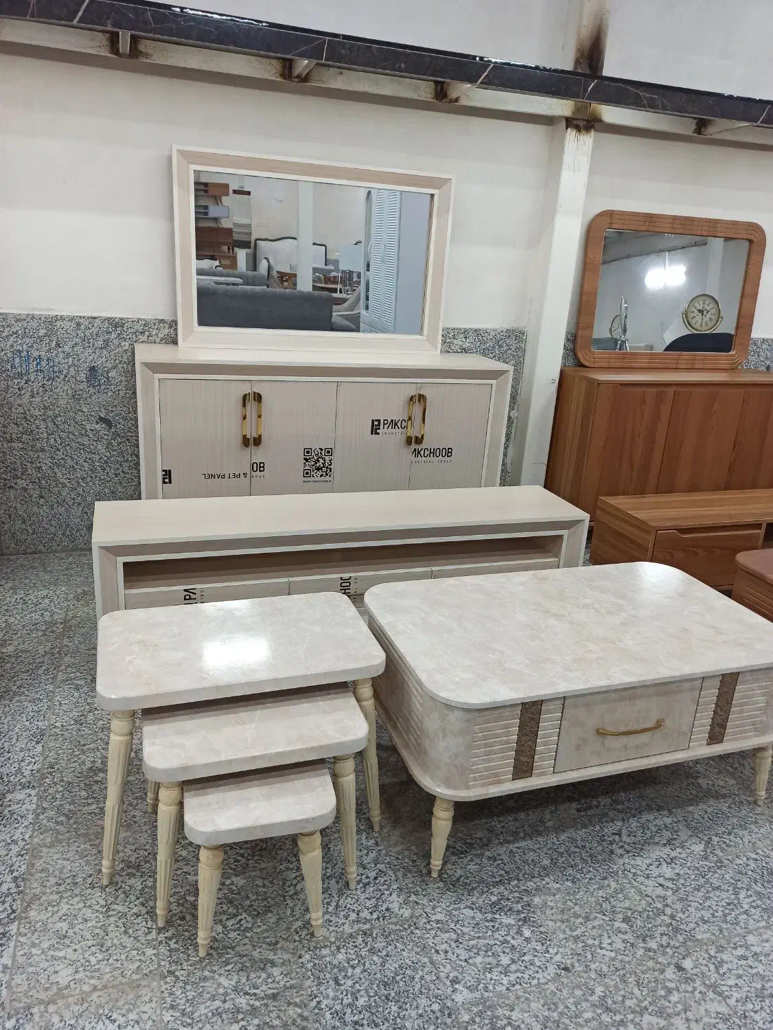 ست میز تلویزیون و کنسول ((نقد و اقساط))|بوفه، ویترین، کنسول|خمینیشهر, |دیوار