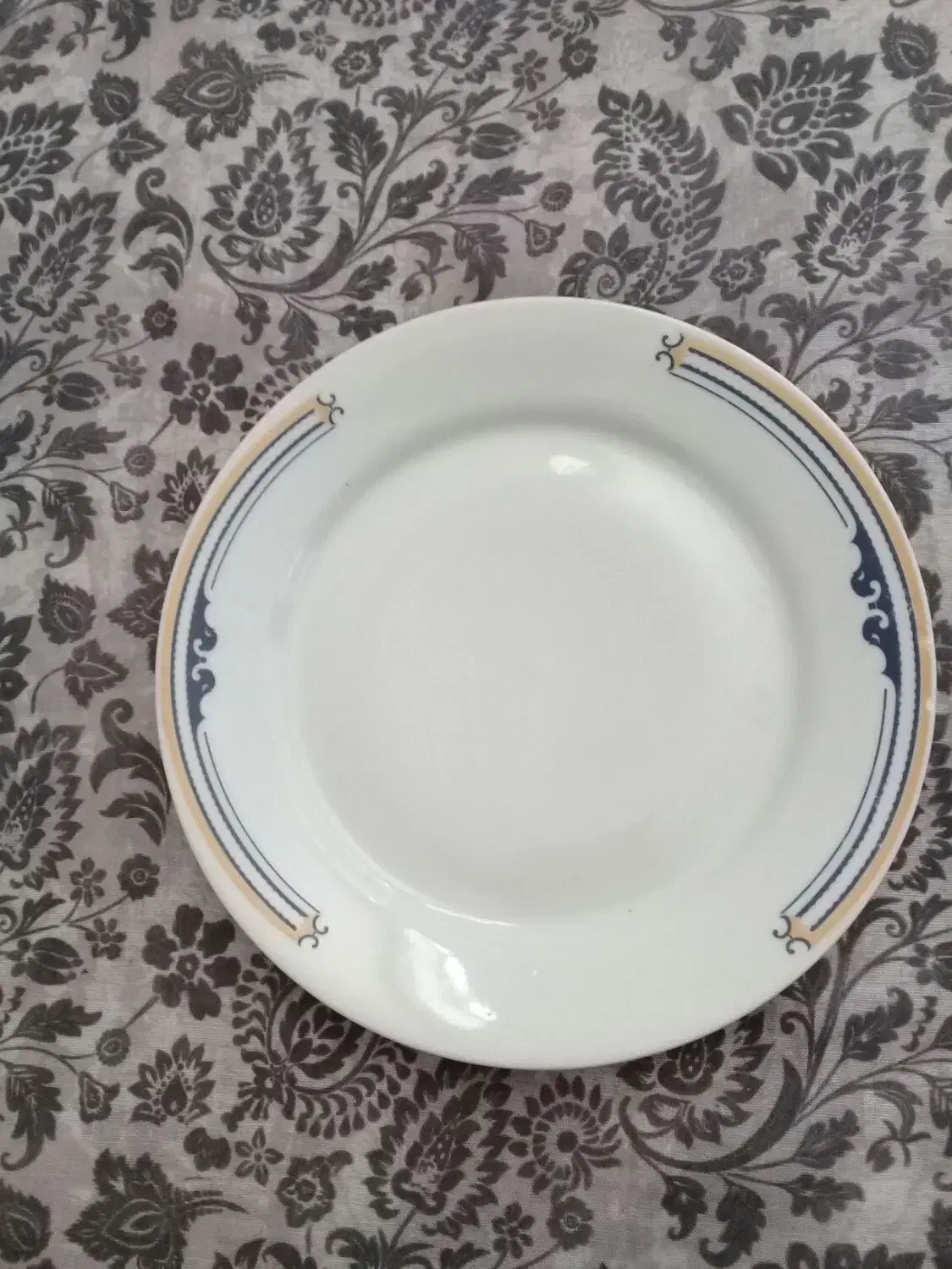 خورشت خوری گل سرخی دو دست سالم و پیش دستی|ظروف سرو و پذیرایی|قم, نیروگاه|دیوار