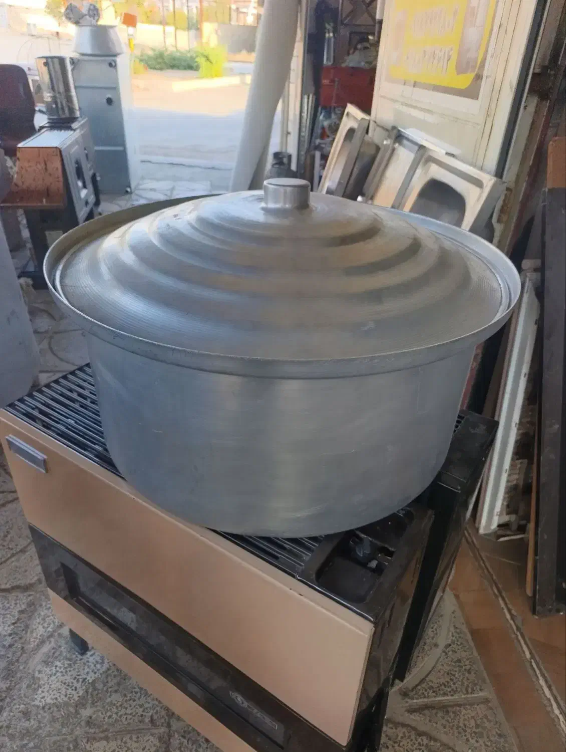 دیگ و تک شعله|اجاق گاز و لوازم برقی پخت‌وپز|صحنه, |دیوار