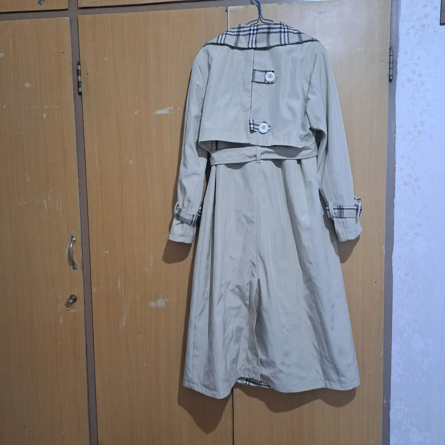 بارونی|لباس|ماهدشت, |دیوار