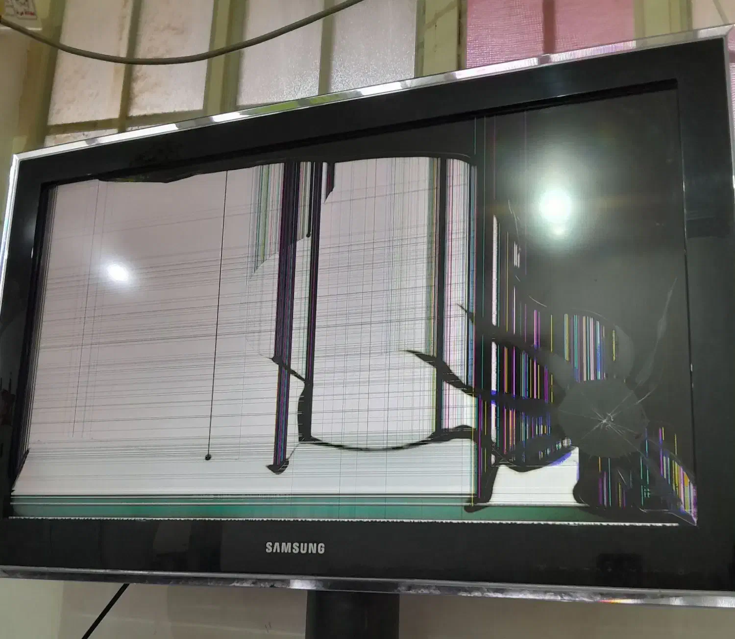 تلویزیون ضربه خورده|تلویزیون و پروژکتور|دزفول, |دیوار