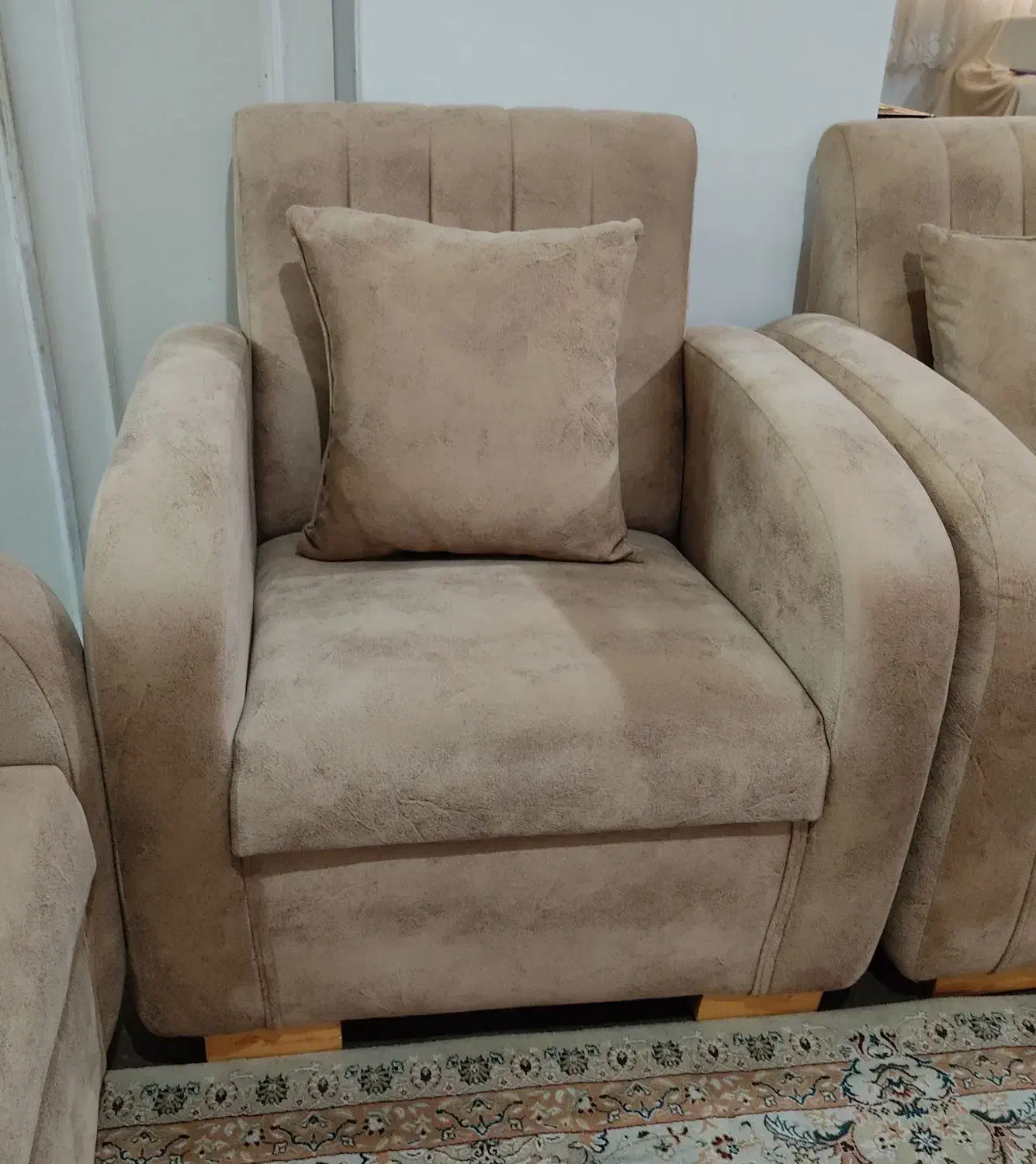نیم ست مبل اسپرت راحتی نو|مبلمان خانگی و میز عسلی|رشت, لاکانی|دیوار