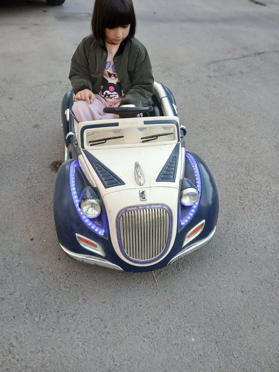 ماشین شارژی در حد نو و سالم|اسباب و اثاث بچه|شاهینشهر, شهرک ردانی پور|دیوار