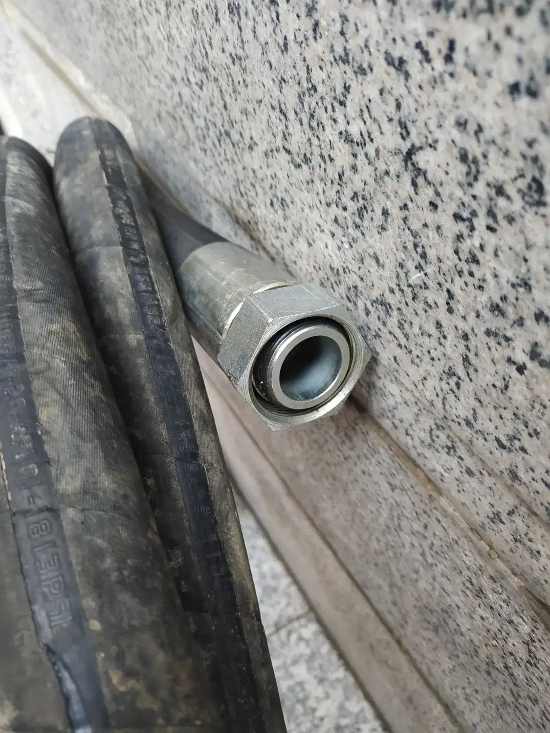 شلنگ فشار قوی مناسب برای روغن و هیدرولیک و....|ماشینآلات صنعتی|تهران, امامت|دیوار