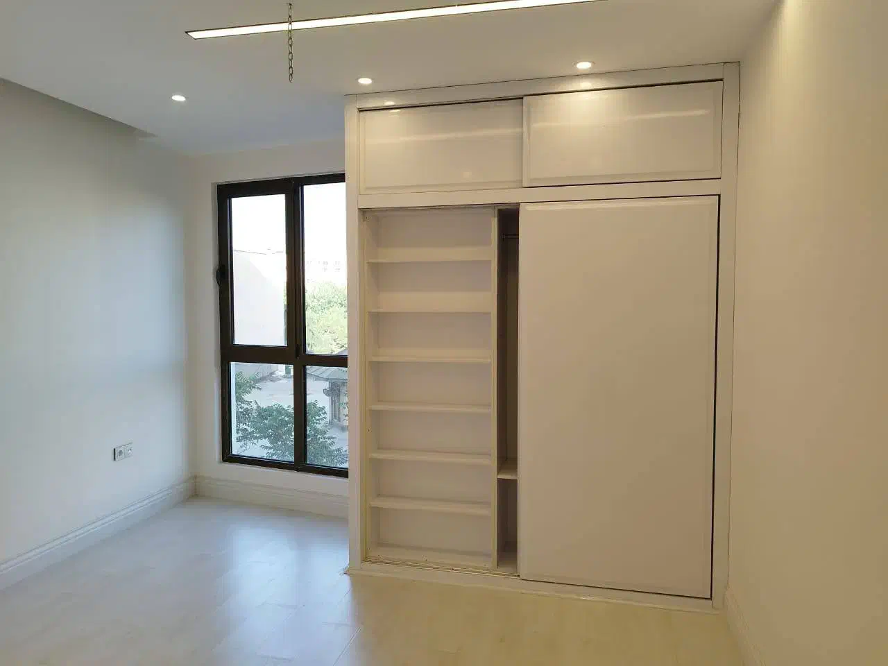 240متر مشرف به باغ سفارت